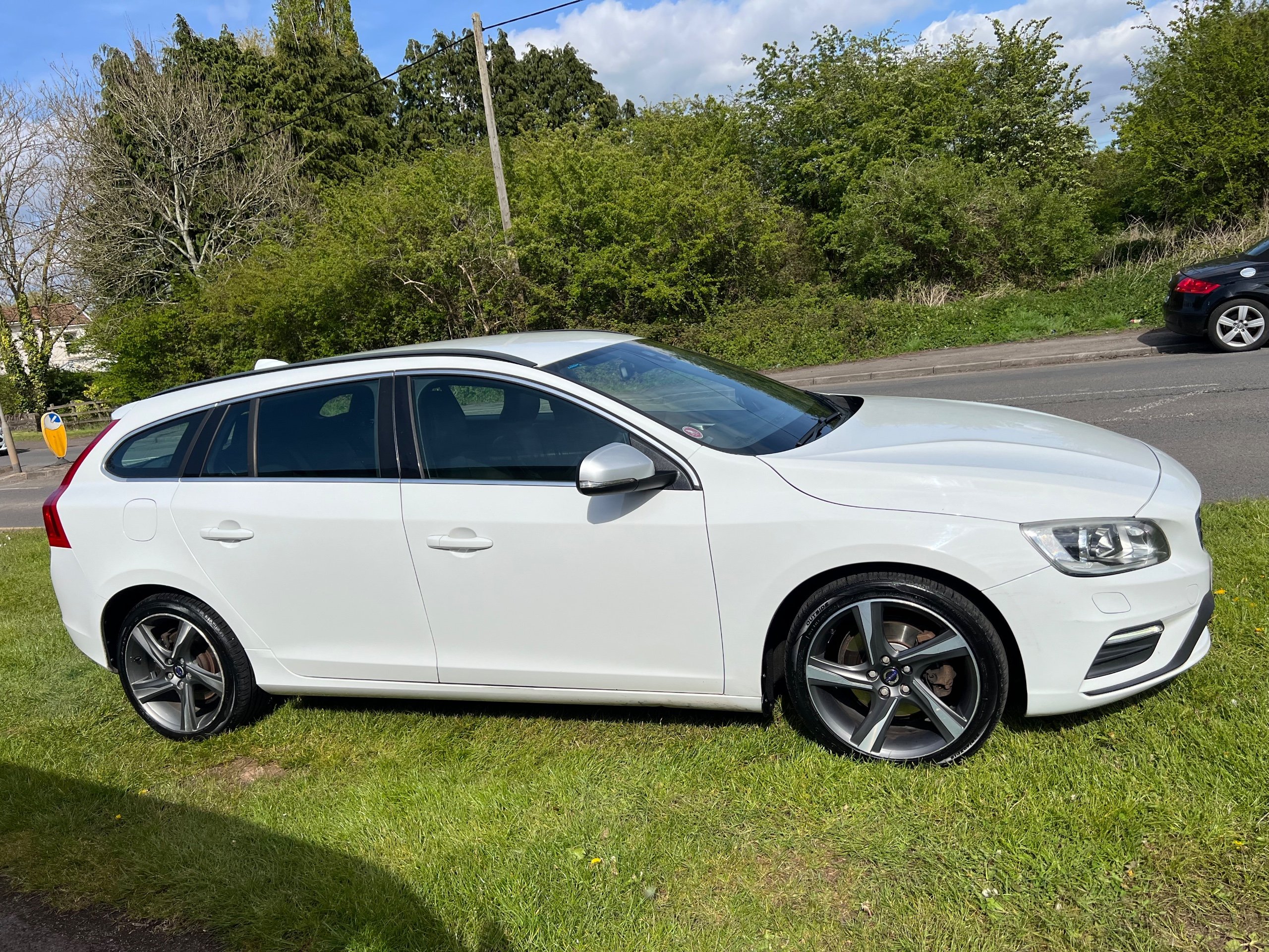 Sold 2015 Volvo V60 D2 RDESIGN 5Door 9 SERVICES ULEZ COMPLIANT